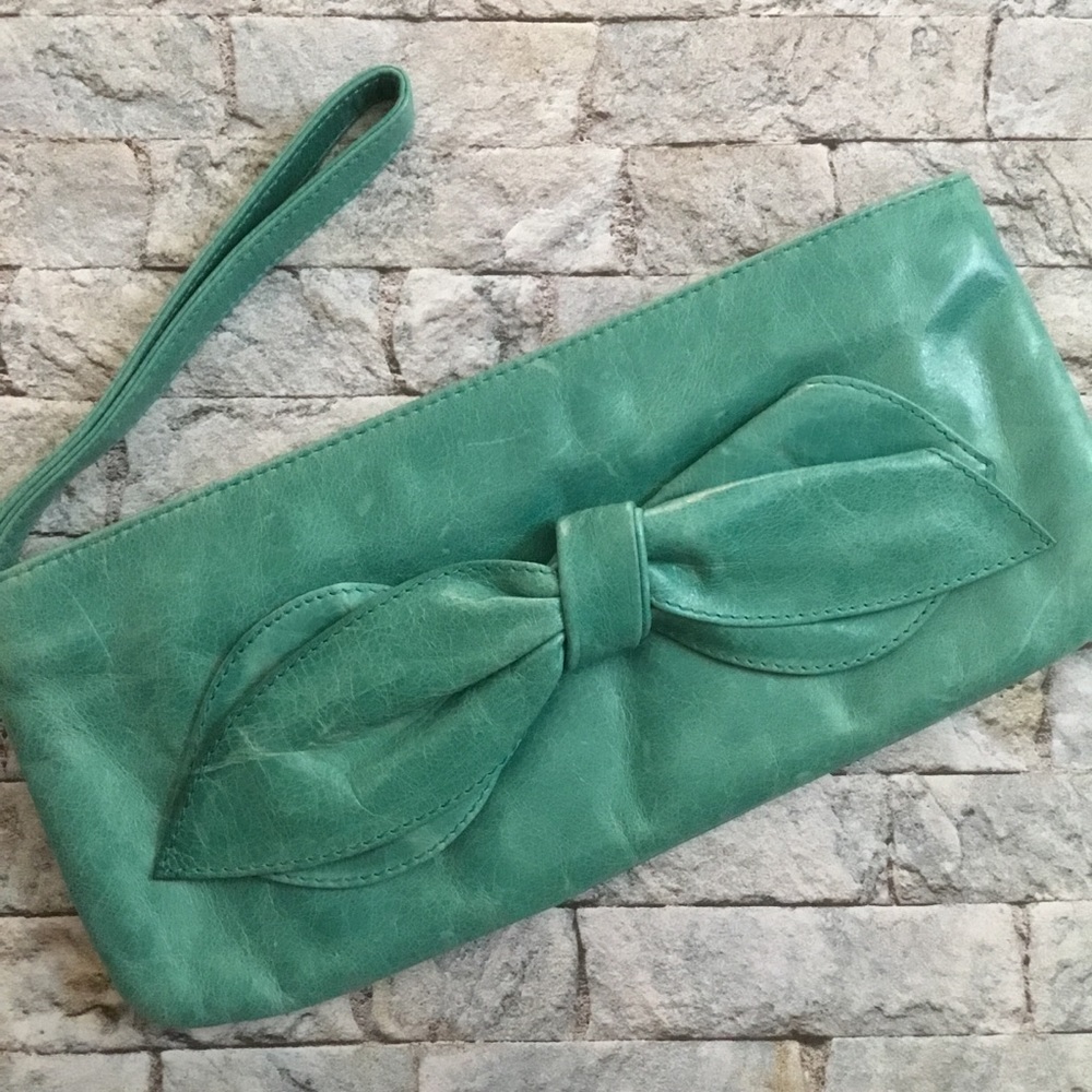 HOBO WEATHERED LEATHER WRISTLET WALLET